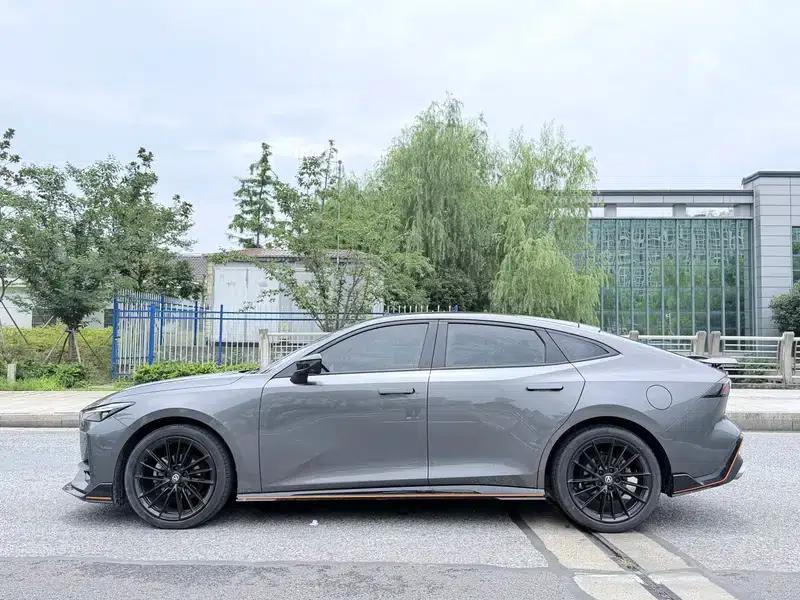Changan UNI-V 2023 1.5T Premium Edition — миниатюра 3