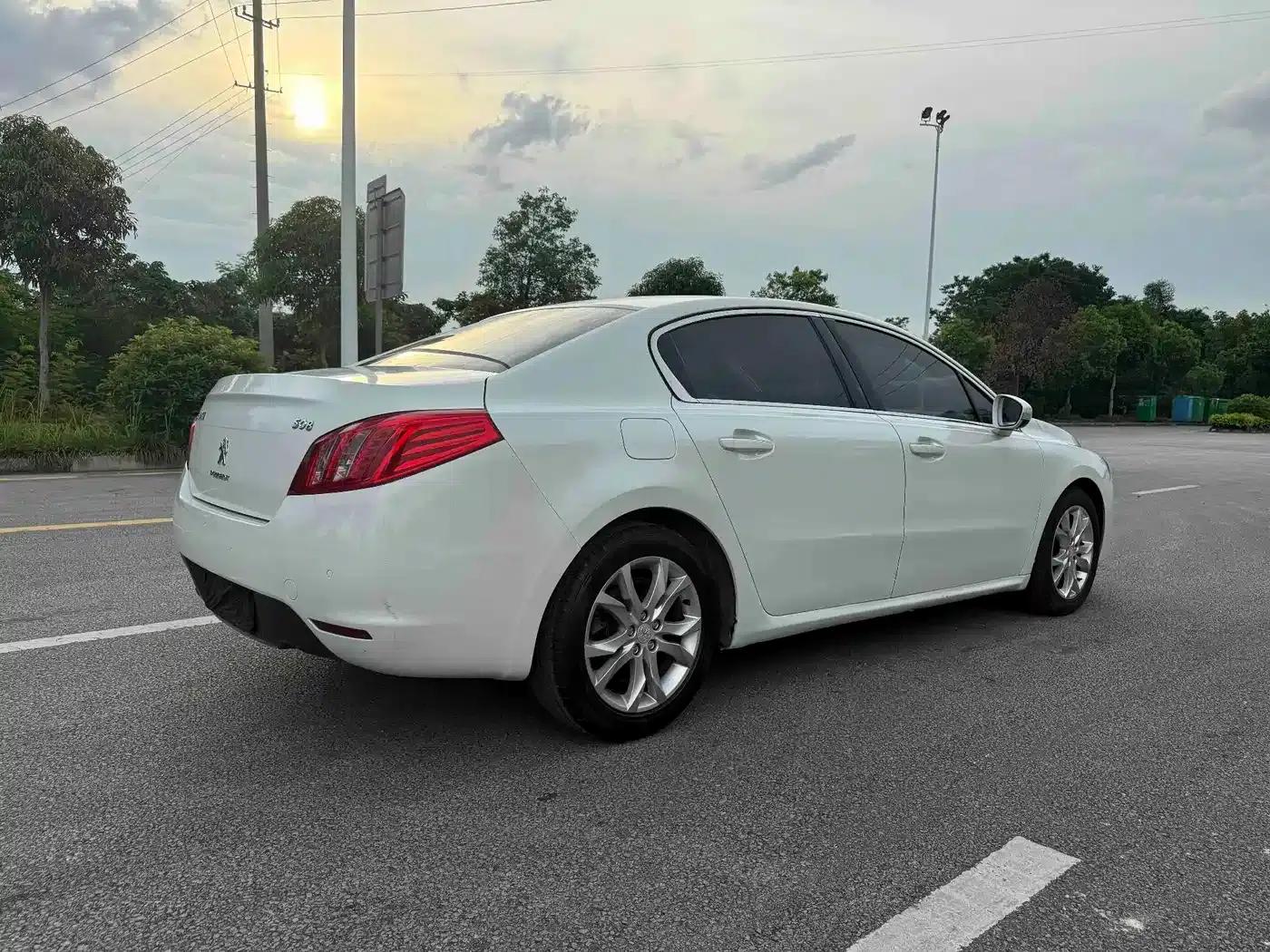 Peugeot 508 2013 2.0L 2nd Anniversary Automatic Smart Edition — миниатюра 7