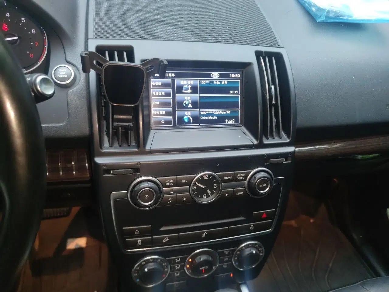 Land Rover Freelander 2 2013 2.0T Si4 SE Gasoline Edition — миниатюра 13