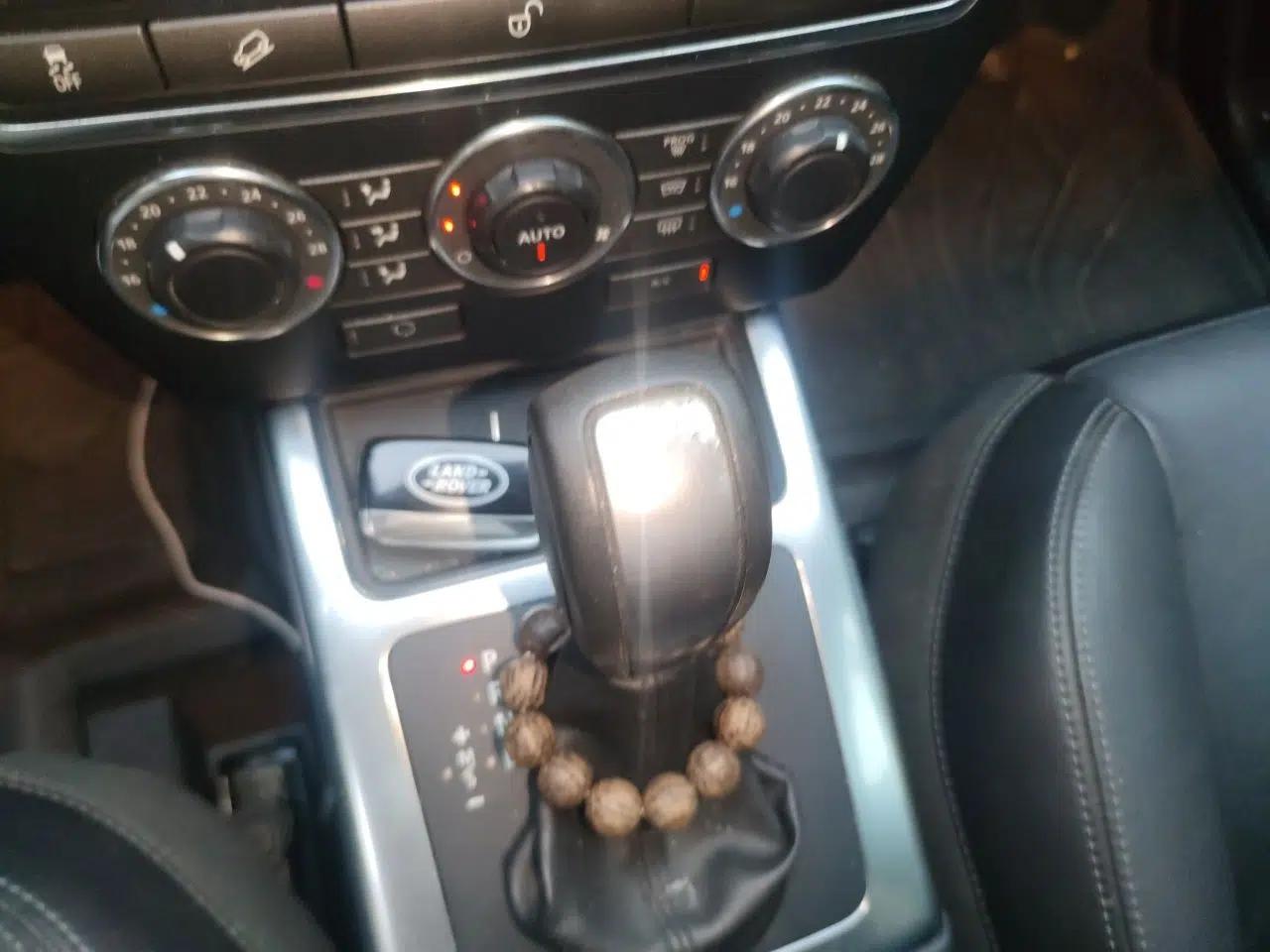 Land Rover Freelander 2 2013 2.0T Si4 SE Gasoline Edition — миниатюра 14