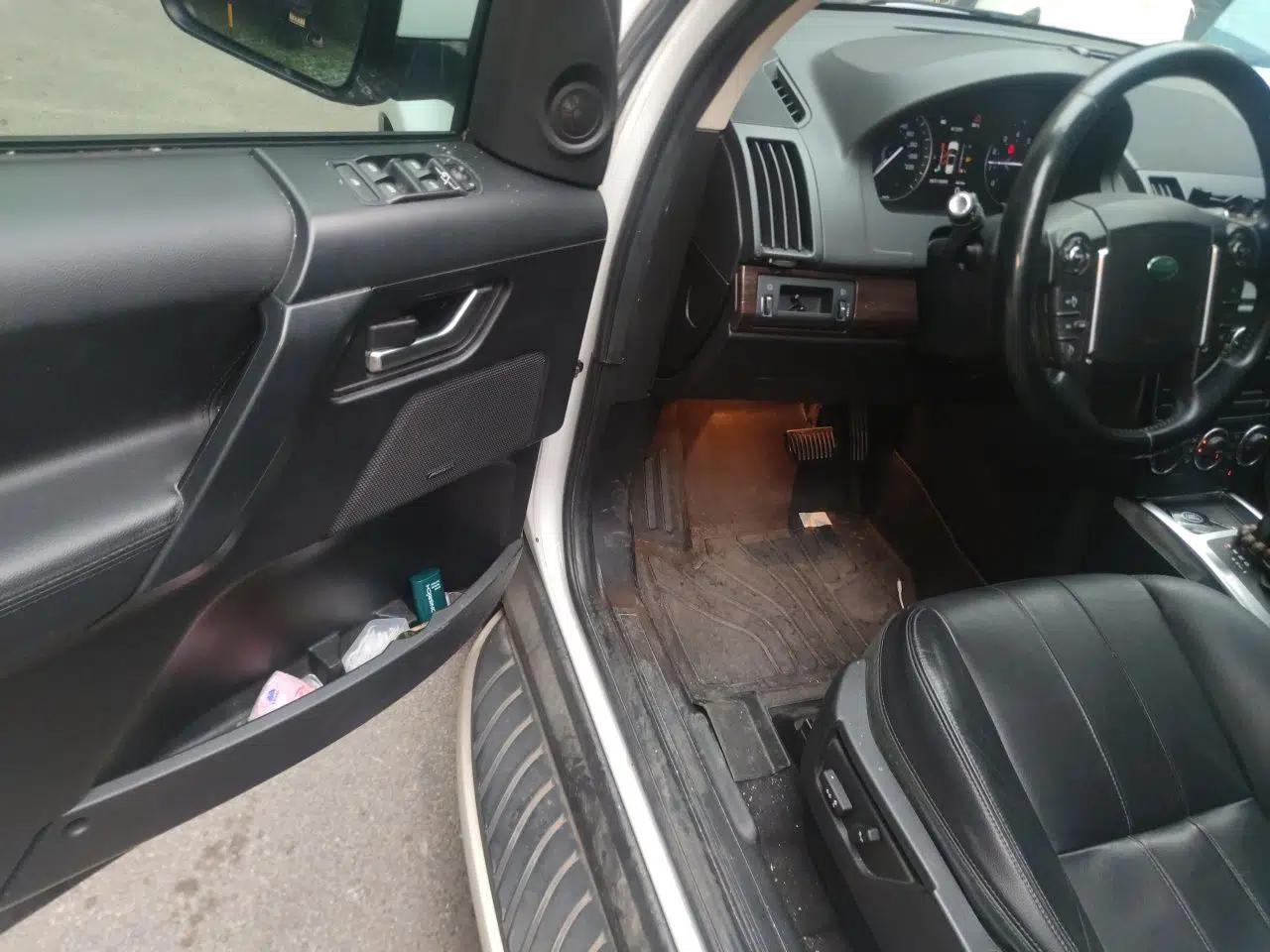 Land Rover Freelander 2 2013 2.0T Si4 SE Gasoline Edition — миниатюра 16