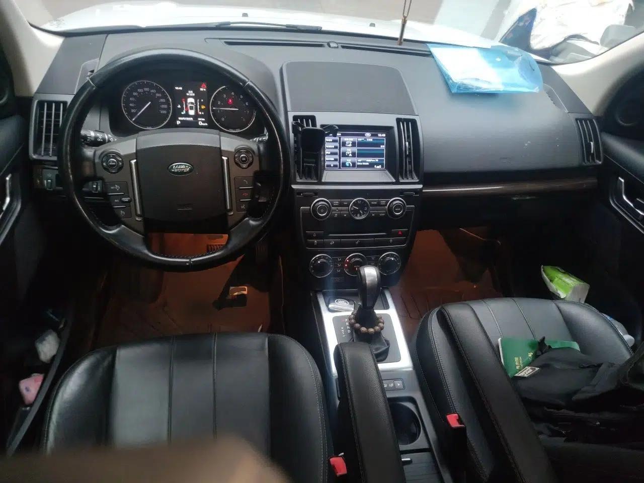 Land Rover Freelander 2 2013 2.0T Si4 SE Gasoline Edition — миниатюра 9