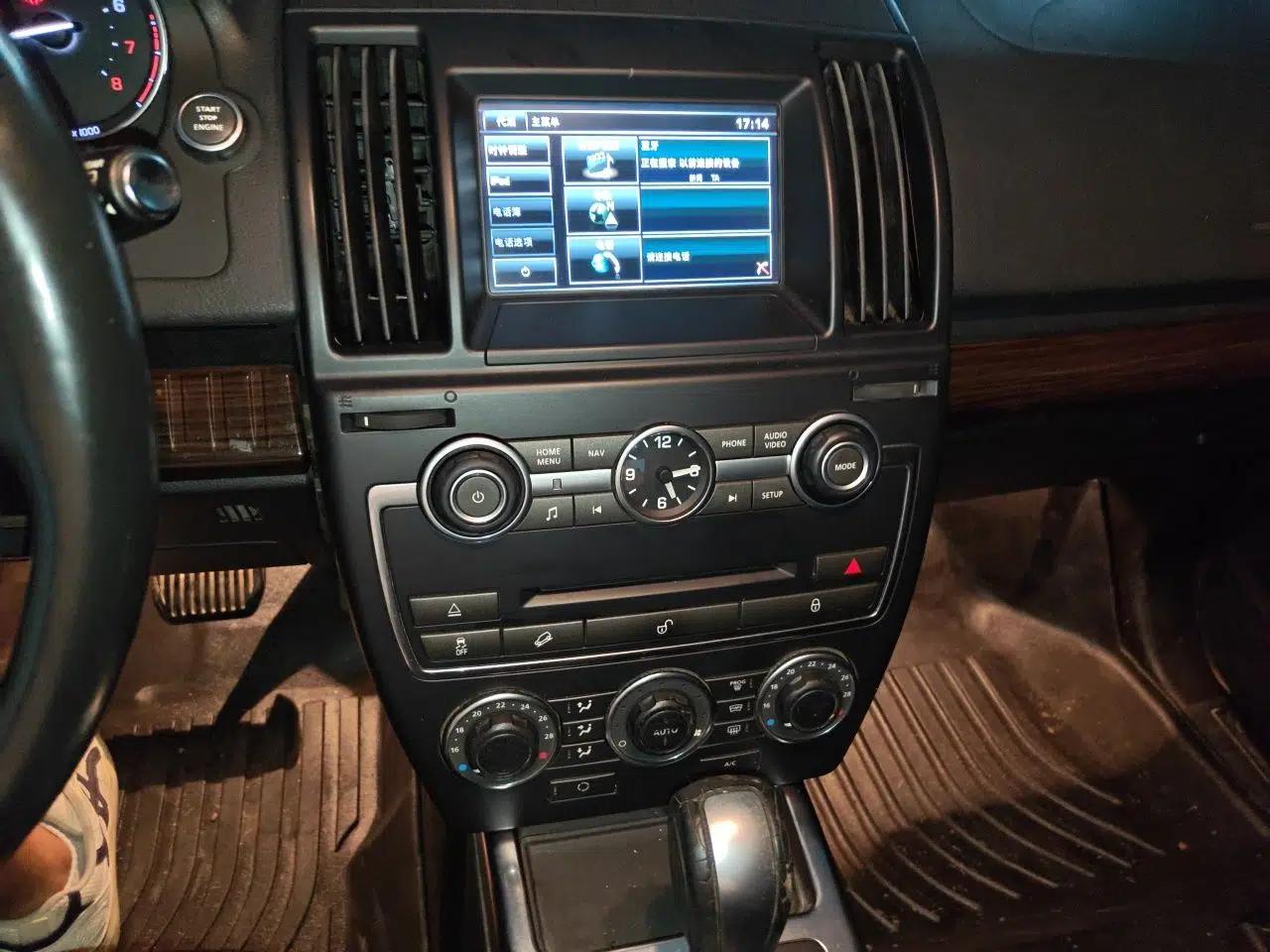 Land Rover Freelander 2 2014 2.0T Si4 SE Gasoline Version — миниатюра 13