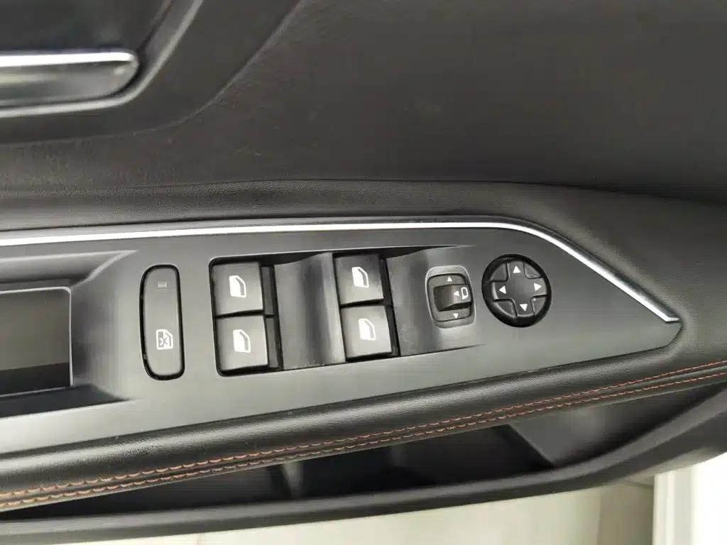 Peugeot 5008 2017 380THP 7-seater Elite Edition — миниатюра 9
