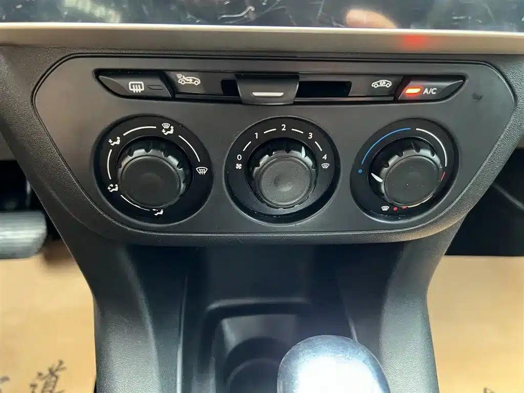 Peugeot 301 2014 1.6L Automatic Comfort Edition — миниатюра 12