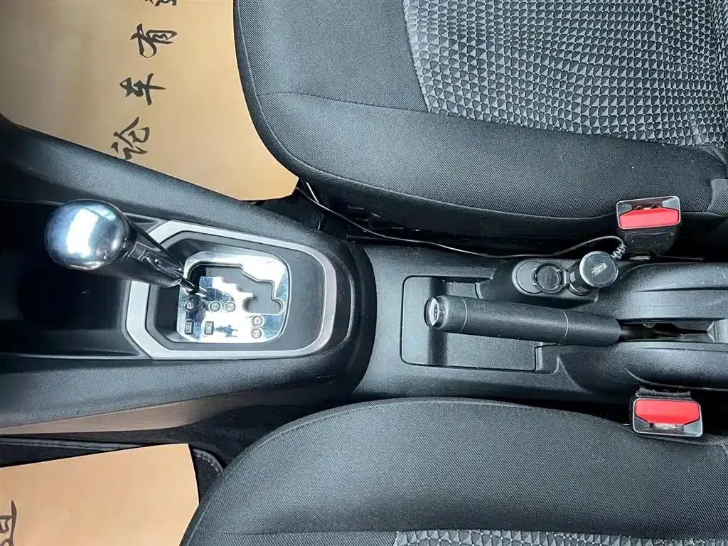 Peugeot 301 2014 1.6L Automatic Comfort Edition — миниатюра 13