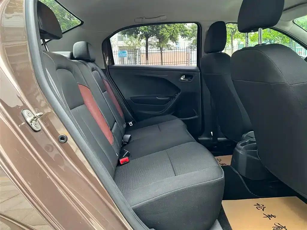 Peugeot 301 2014 1.6L Automatic Comfort Edition — миниатюра 18