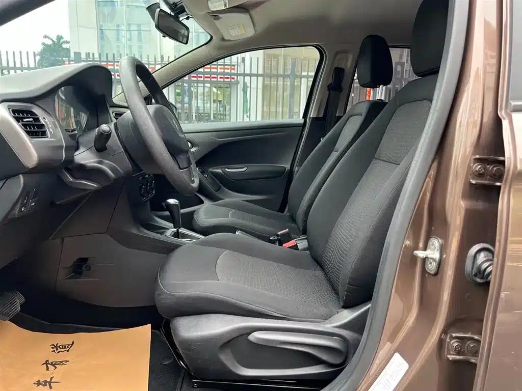 Peugeot 301 2014 1.6L Automatic Comfort Edition — миниатюра 3