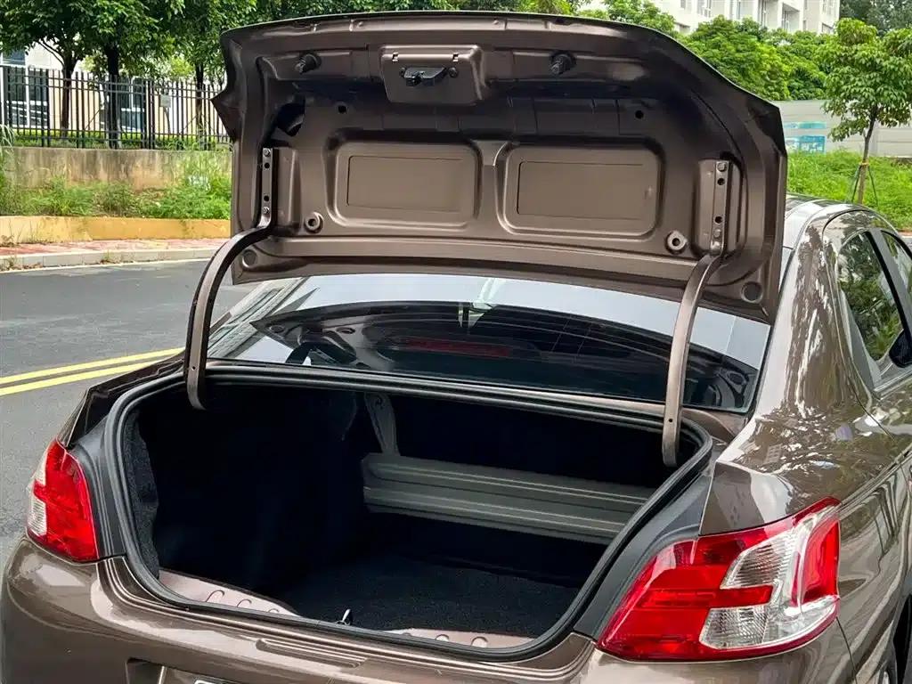 Peugeot 301 2014 1.6L Automatic Comfort Edition — миниатюра 29