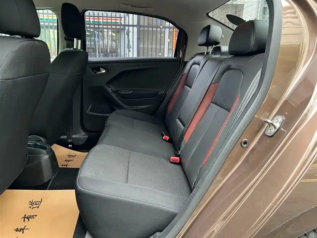 Peugeot 301 2014 1.6L Automatic Comfort Edition — миниатюра 4