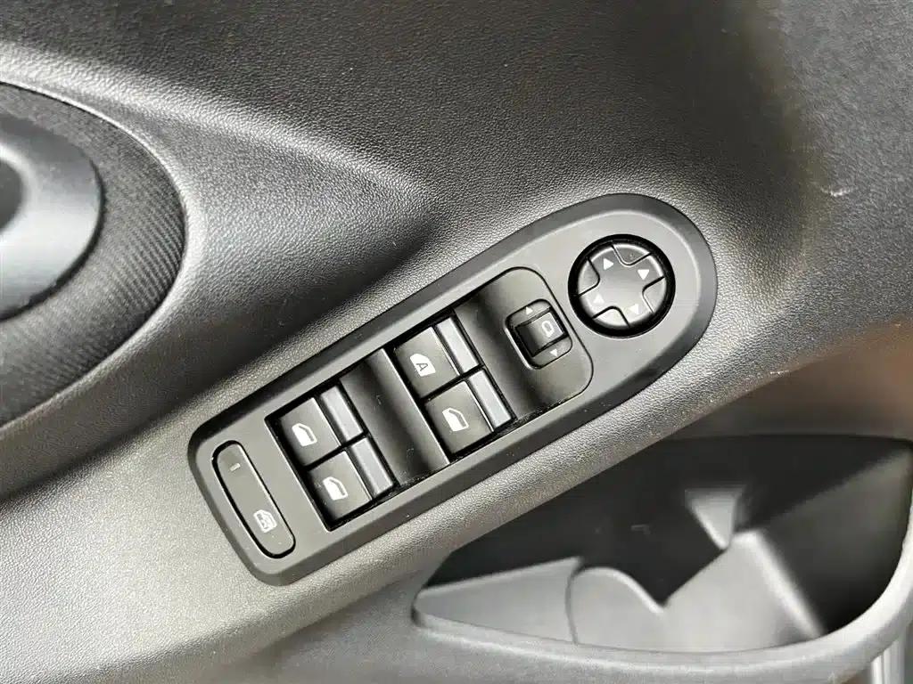 Peugeot 301 2014 1.6L Automatic Comfort Edition — миниатюра 7