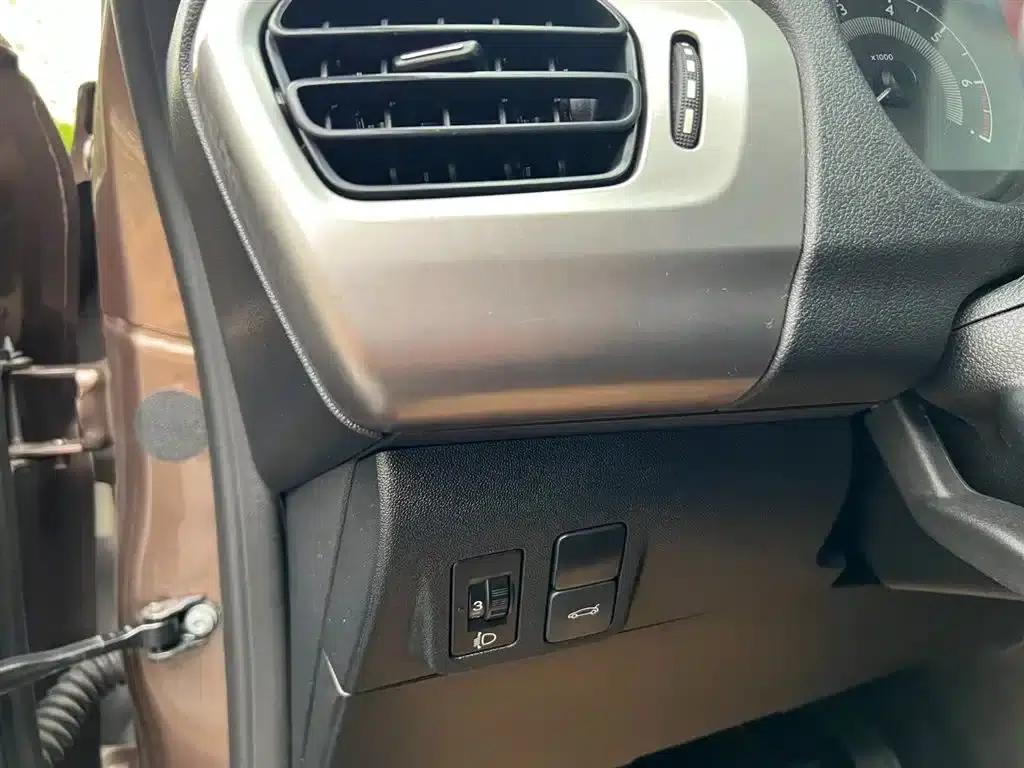 Peugeot 301 2014 1.6L Automatic Comfort Edition — миниатюра 8