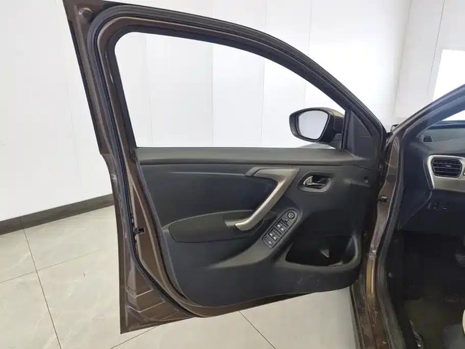 Peugeot 301 2014 1.6L Automatic Luxury Edition — миниатюра 7
