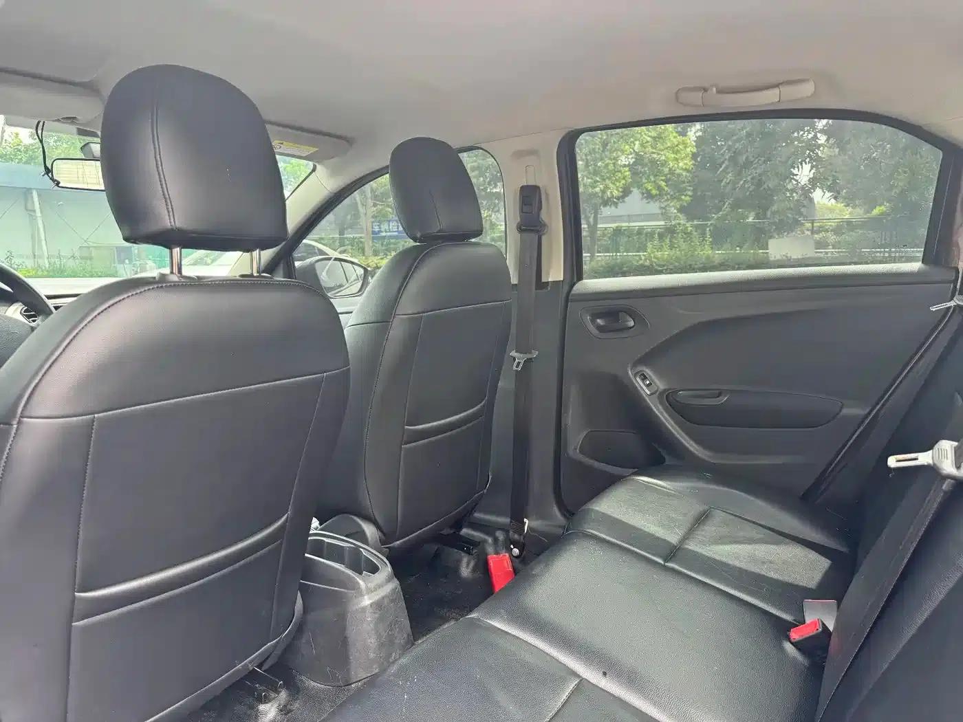 Peugeot 301 2014 1.6L Automatic Comfort Edition — миниатюра 9
