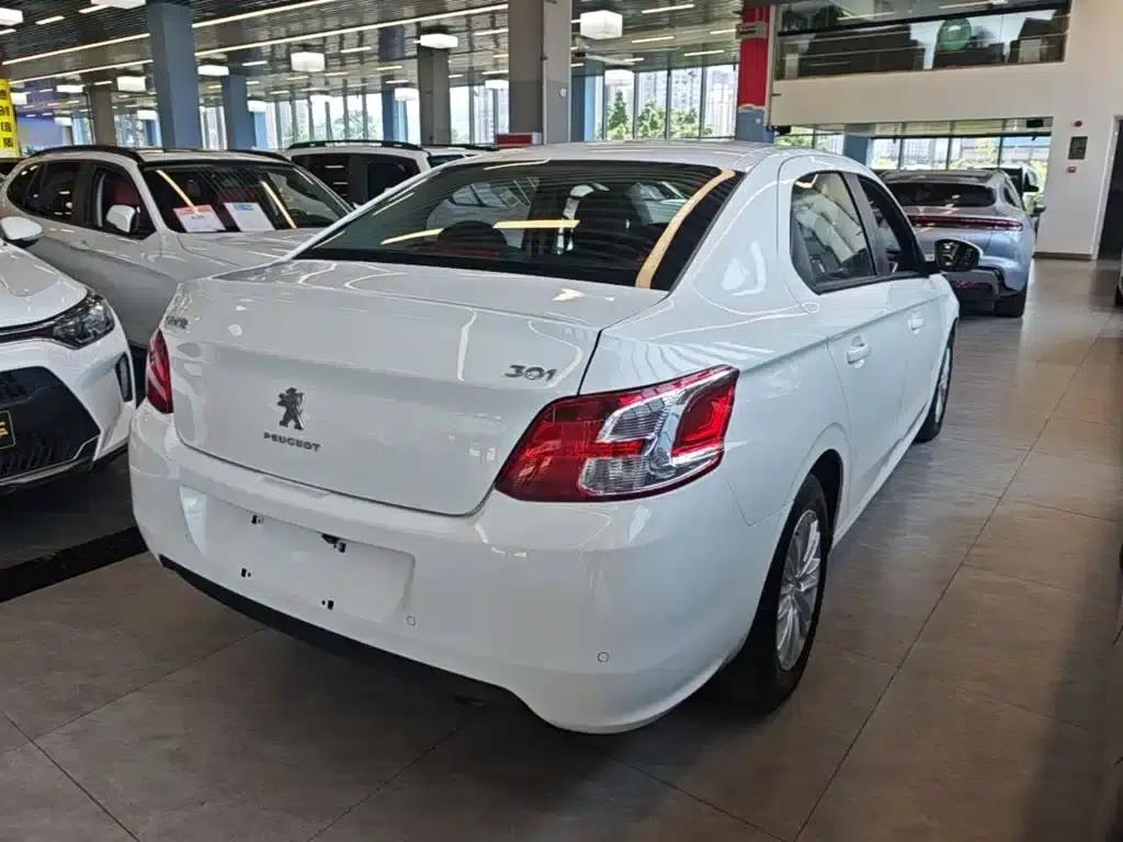 Peugeot 301 2014 1.6L Automatic Luxury Edition — миниатюра 7