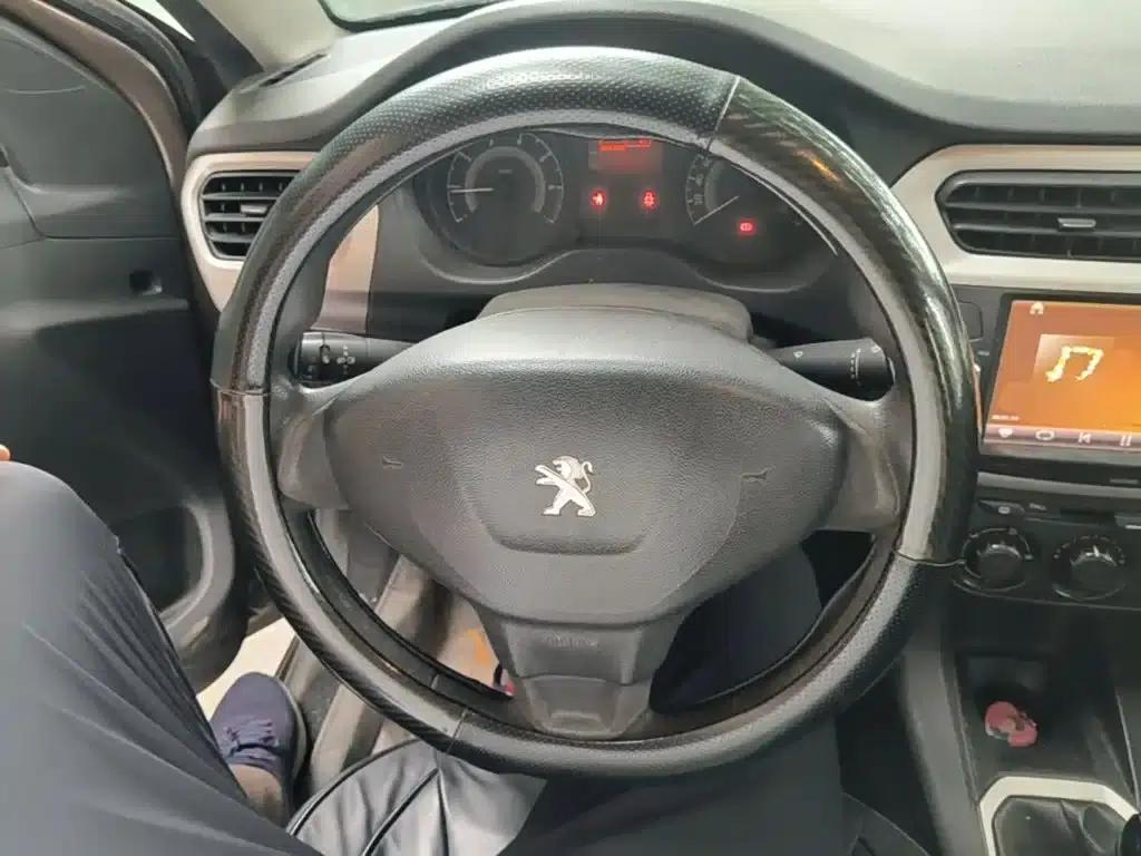Peugeot 301 2014 1.6L Manual Comfort Edition — миниатюра 11