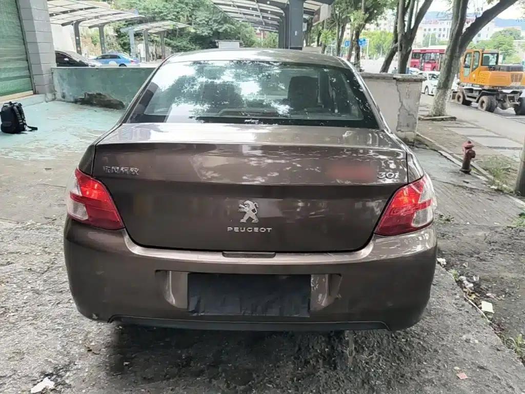 Peugeot 301 2014 1.6L Manual Comfort Edition — миниатюра 6