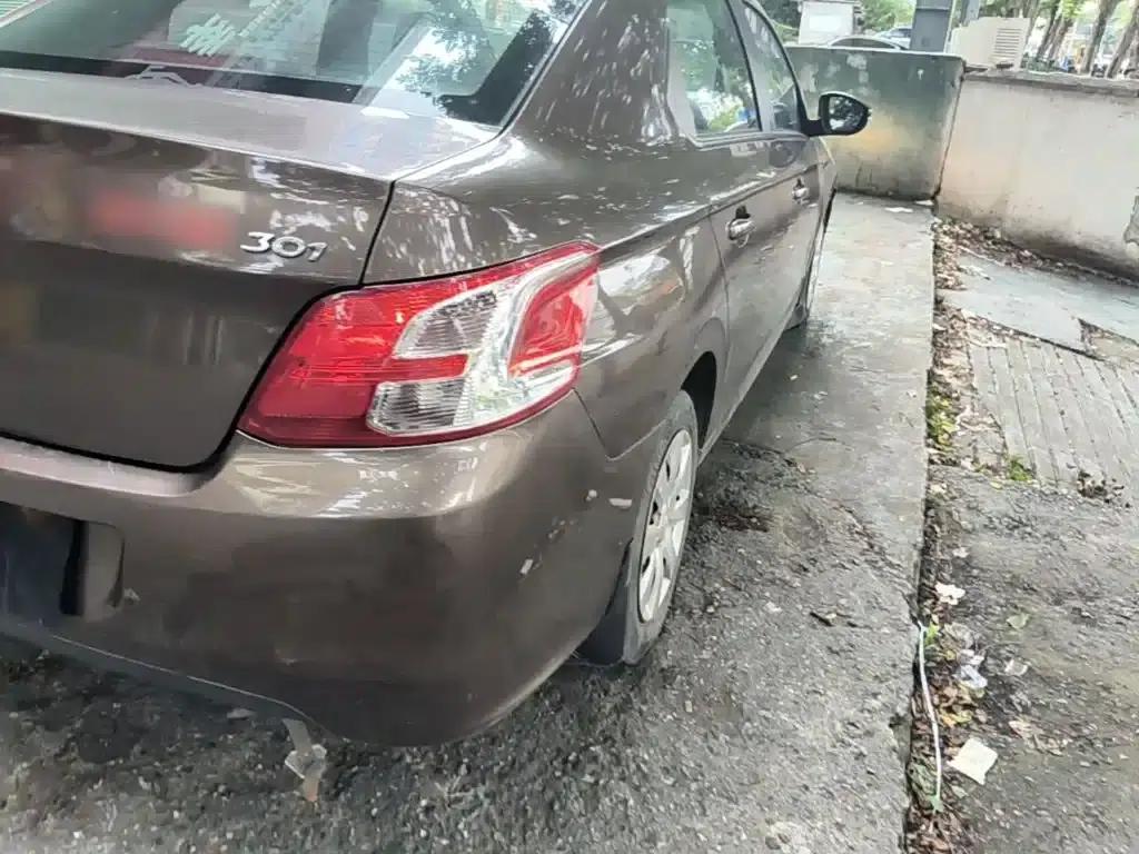 Peugeot 301 2014 1.6L Manual Comfort Edition — миниатюра 8