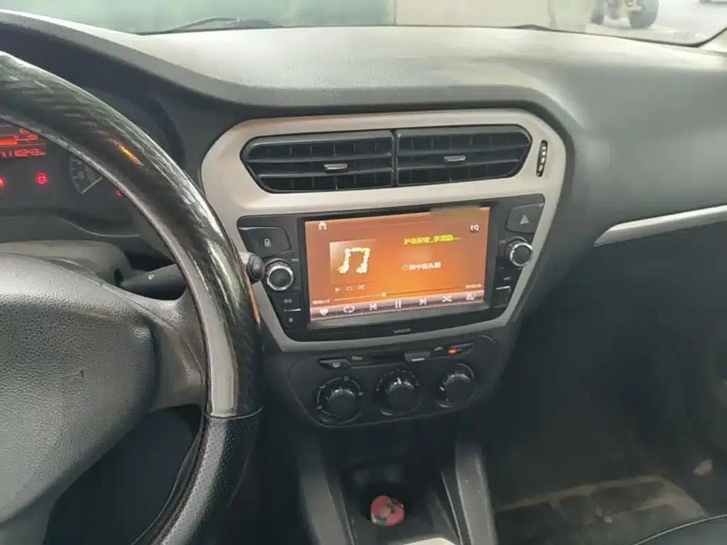 Peugeot 301 2014 1.6L Manual Comfort Edition — миниатюра 10