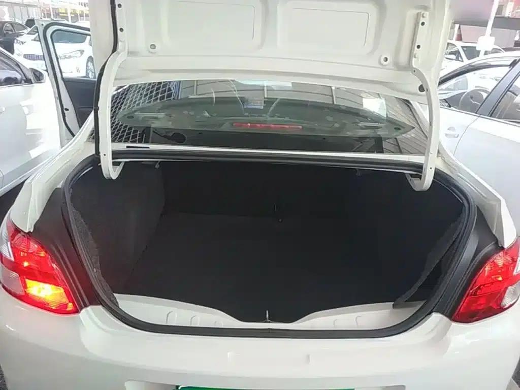 Peugeot 301 2014 1.6L Automatic Luxury Edition — миниатюра 19