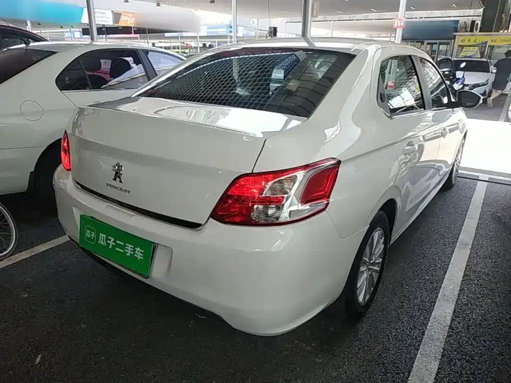 Peugeot 301 2014 1.6L Automatic Luxury Edition — миниатюра 7