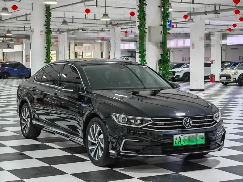 2022 Volkswagen Magotan PHEV Luxury Edition — миниатюра 3