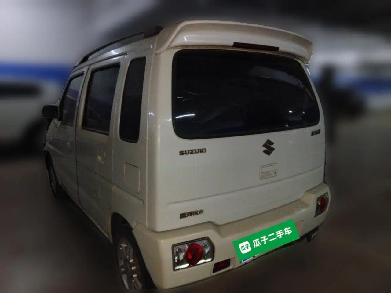 Suzuki Wagon R 2015 1.0L Manual Comfort Model — миниатюра 4