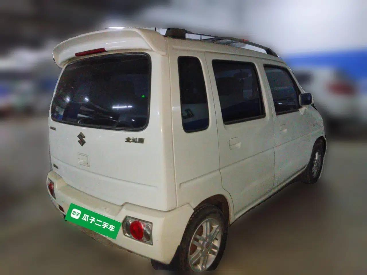 Suzuki Wagon R 2015 1.0L Manual Comfort Model — миниатюра 6