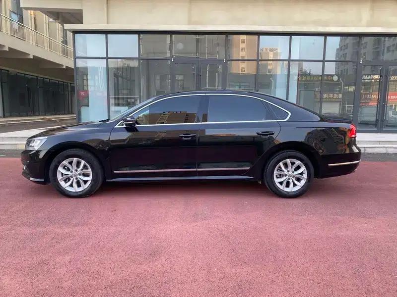 2017 Passat 330TSI DSG Premium Edition — миниатюра 3