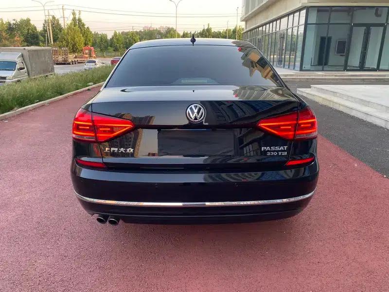 2017 Passat 330TSI DSG Premium Edition — миниатюра 4