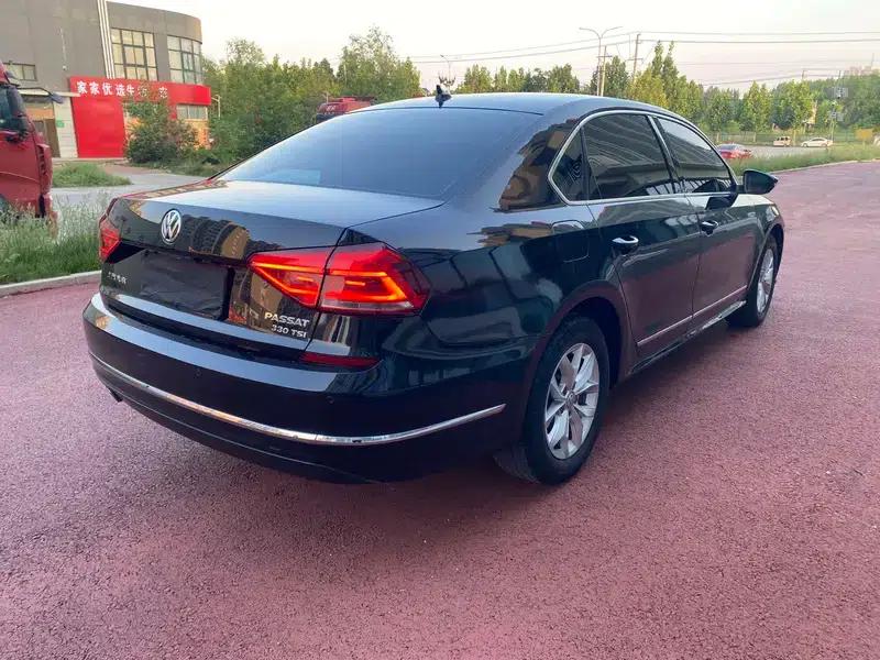 2017 Passat 330TSI DSG Premium Edition — миниатюра 5