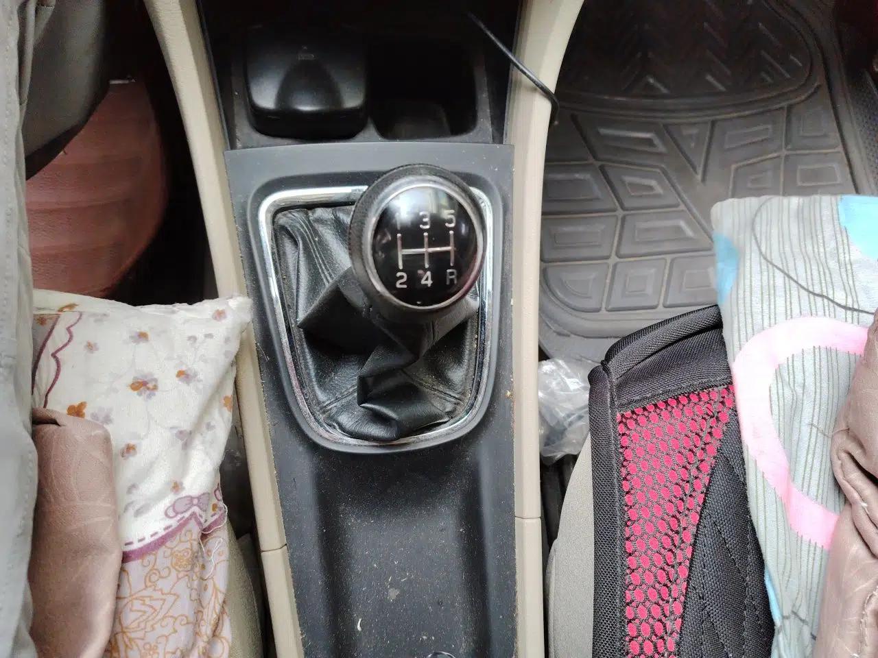 Suzuki Alivio 2015 1.6L Manual Comfort Model — миниатюра 11