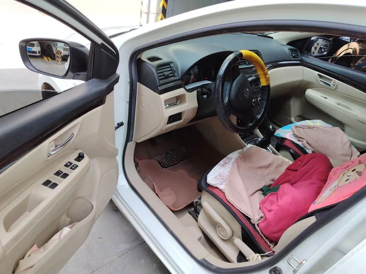 Suzuki Alivio 2015 1.6L Manual Comfort Model — миниатюра 13
