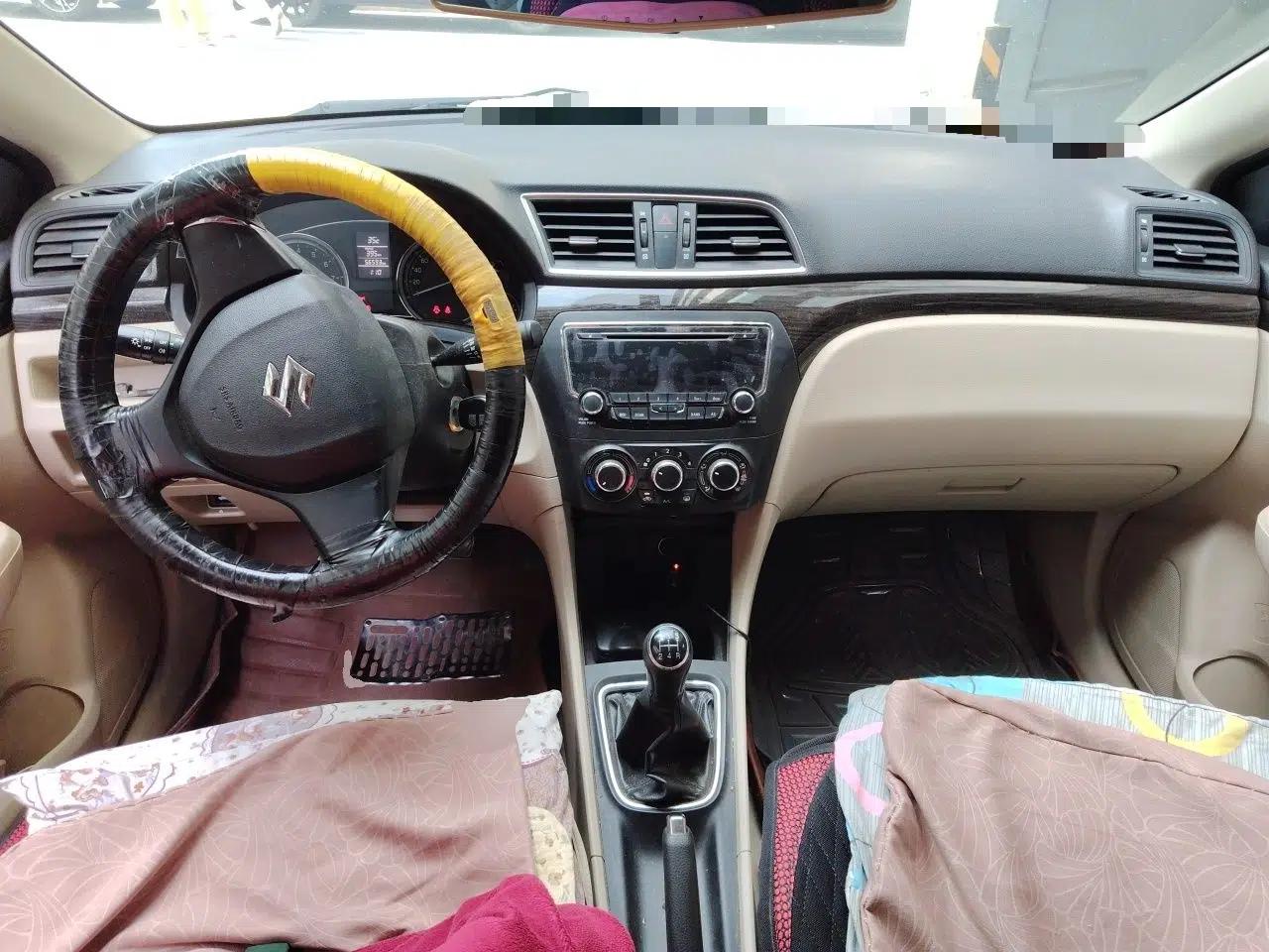 Suzuki Alivio 2015 1.6L Manual Comfort Model — миниатюра 6