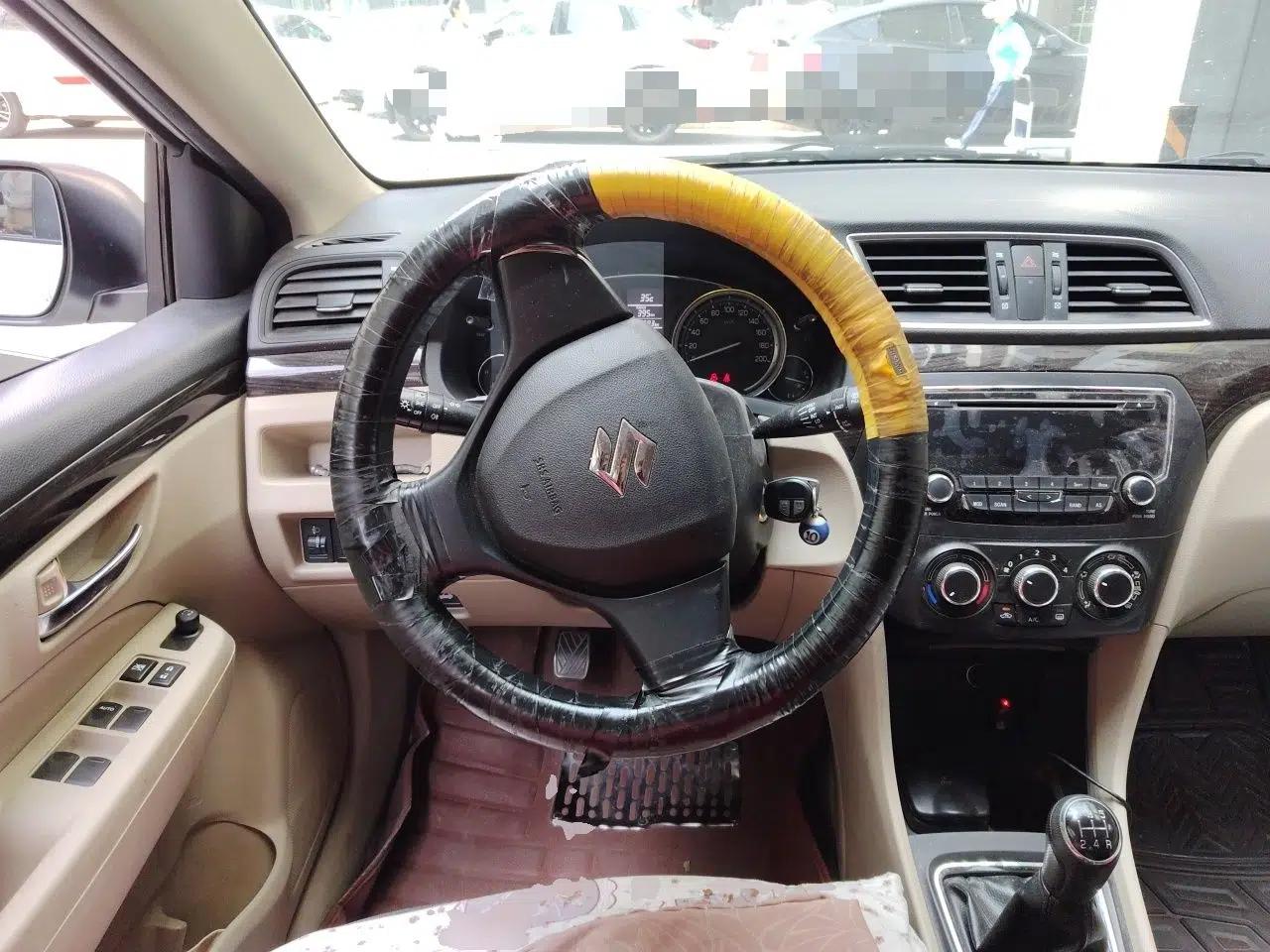Suzuki Alivio 2015 1.6L Manual Comfort Model — миниатюра 7