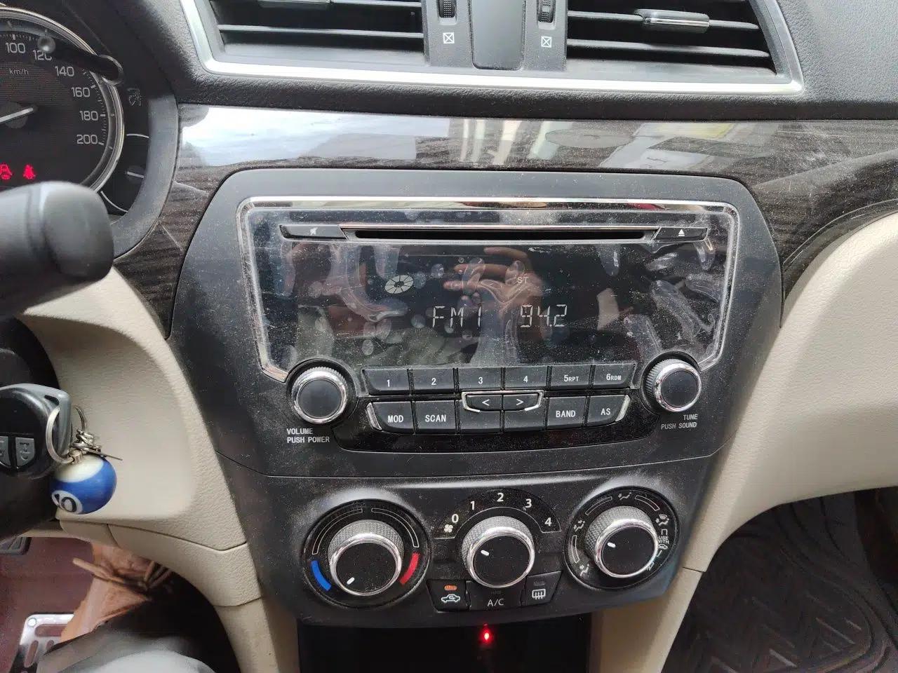 Suzuki Alivio 2015 1.6L Manual Comfort Model — миниатюра 10