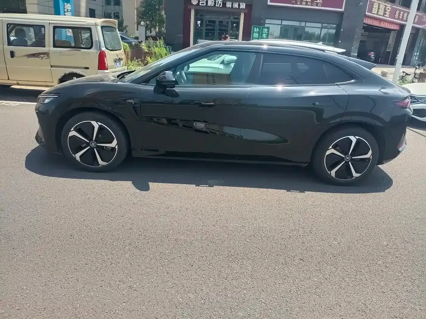 Song L EV 2025 Model 662km Excellent Intelligent Driving Edition — миниатюра 4