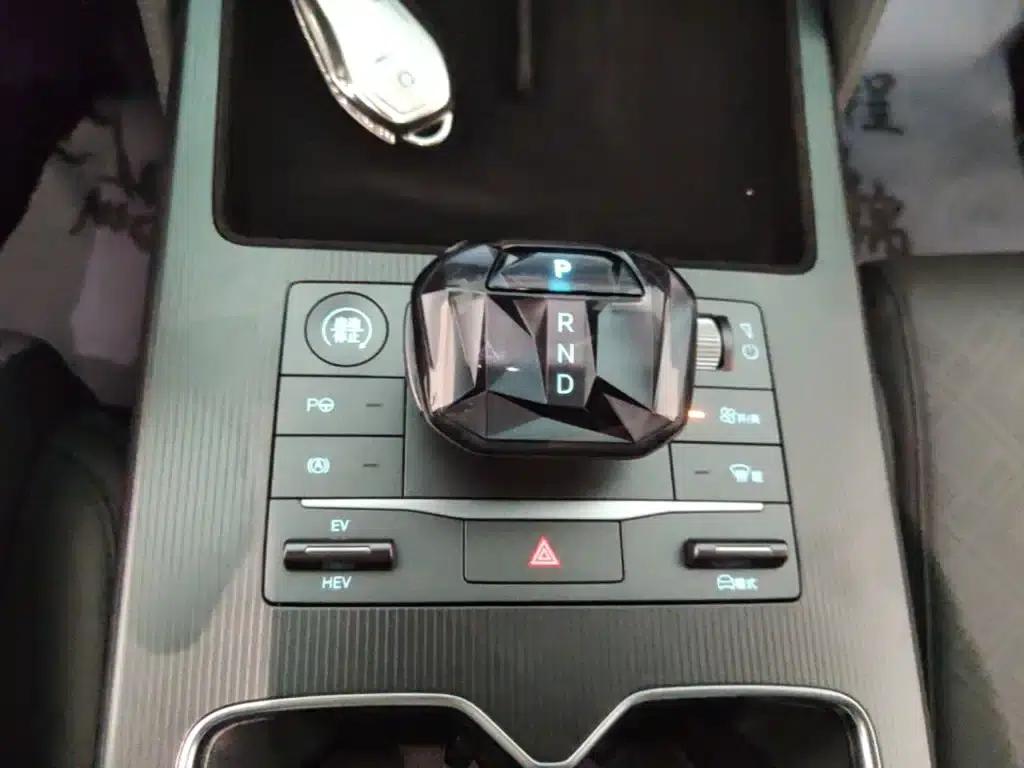 Song L DM-i 2025 Smart Driving Edition 112km Leading Model — миниатюра 14