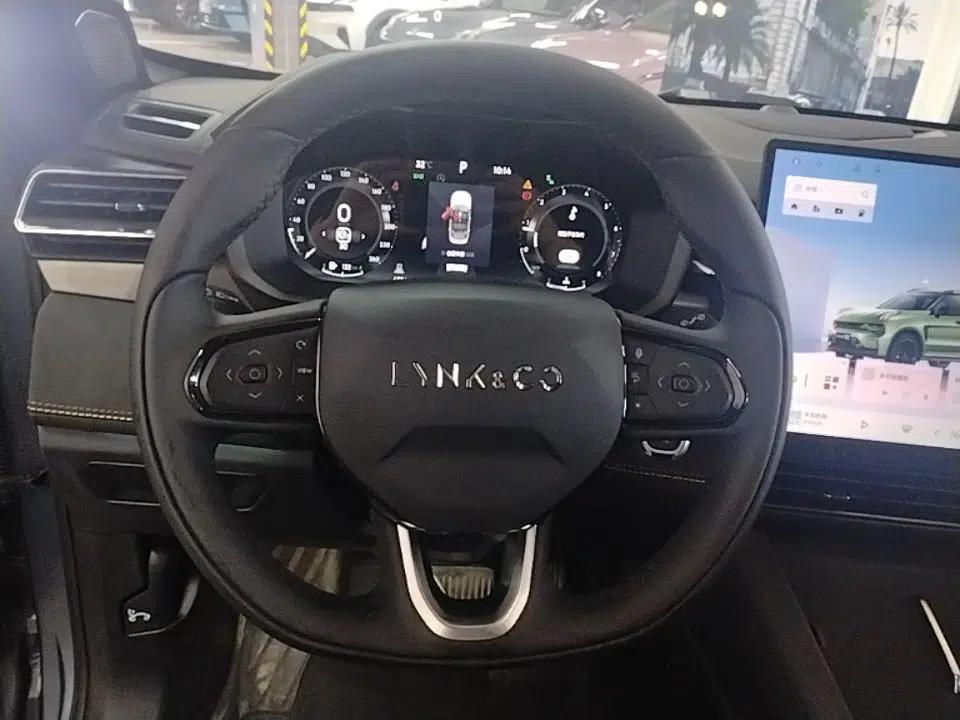 Lynk & Co 01 2025 2.0TD Two-Wheel Drive Refreshed Pro Version — миниатюра 18