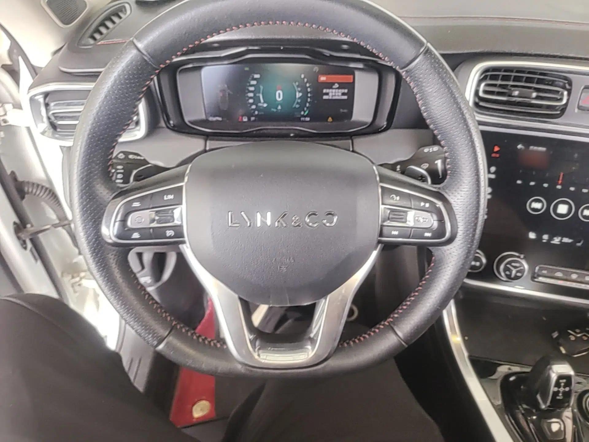 Lynk & Co 01 2017 2.0T Four-Wheel Drive Pro Edition — миниатюра 13