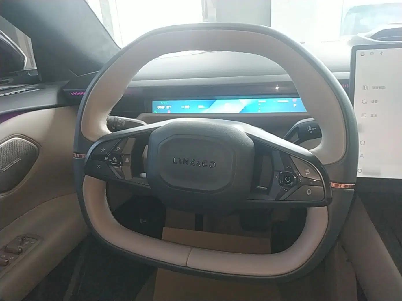 Lynk & Co Z10 2025 95 kWh 766 km Range Rear-Wheel Drive Max — миниатюра 13