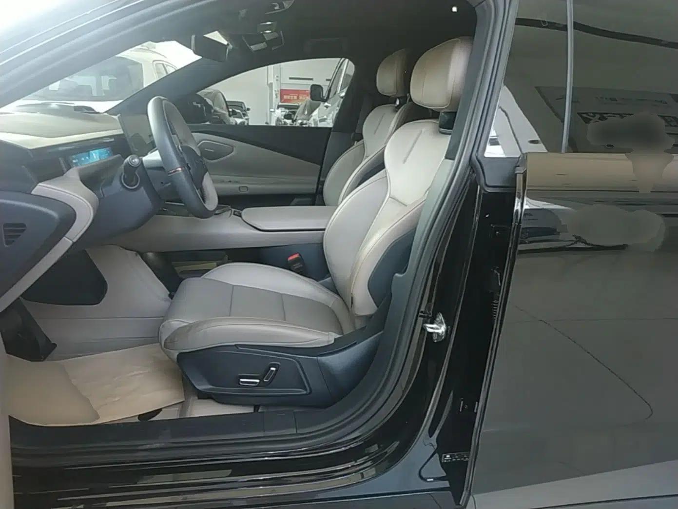 Lynk & Co Z10 2025 95 kWh 766 km Range Rear-Wheel Drive Max — миниатюра 17