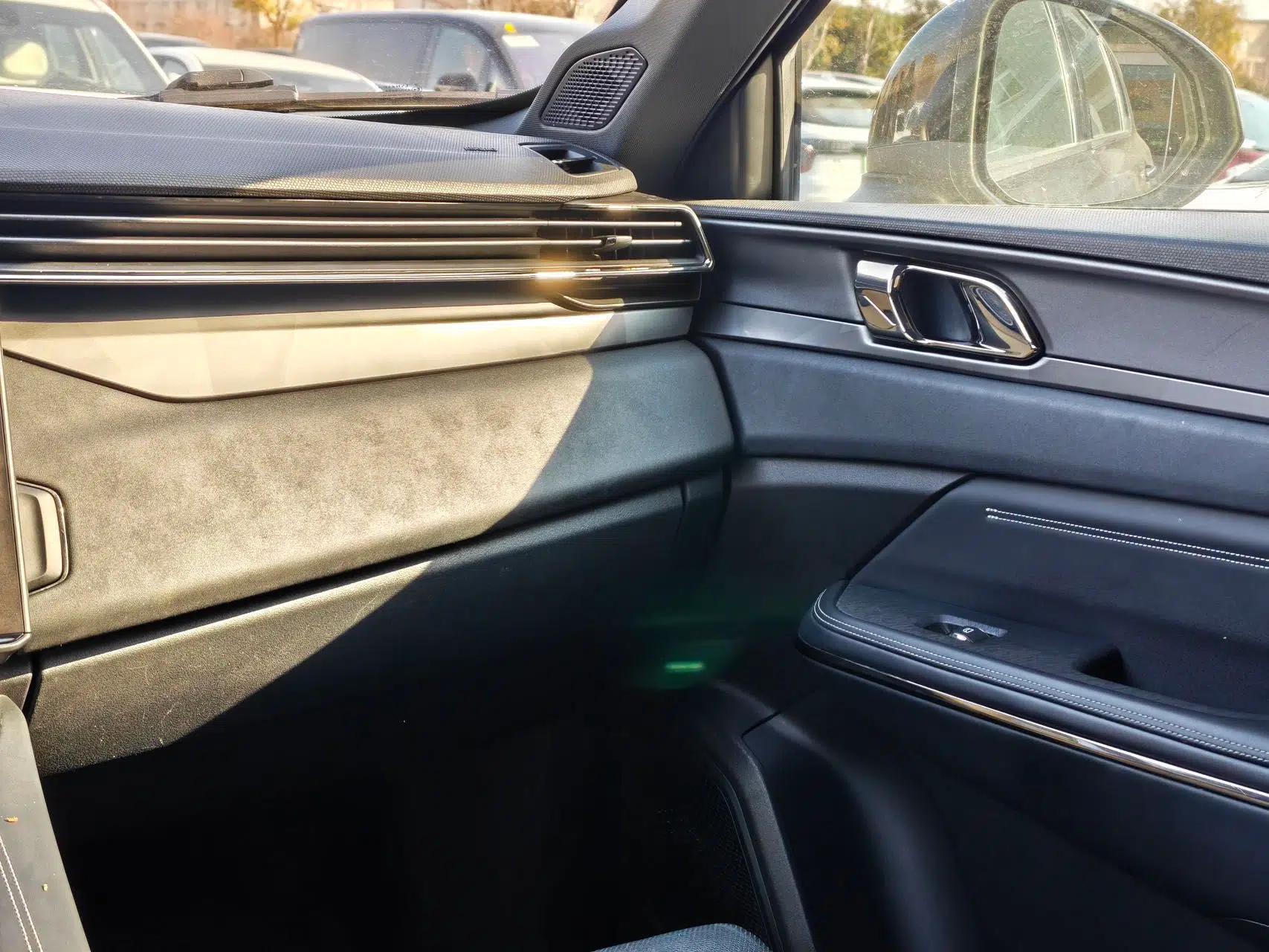 Lynk & Co 01 EM-P 2022 1.5TD PHEV Plus — миниатюра 11