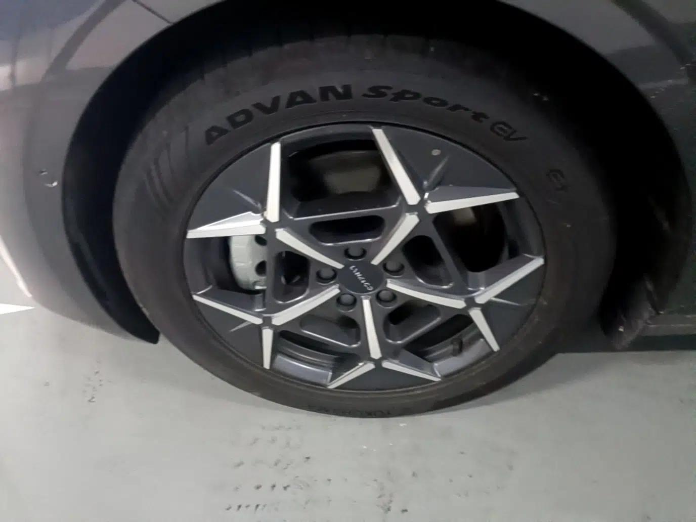 Lynk & Co 10 EM-P 2025 Model 120 Four-Wheel Drive Ultra — миниатюра 10
