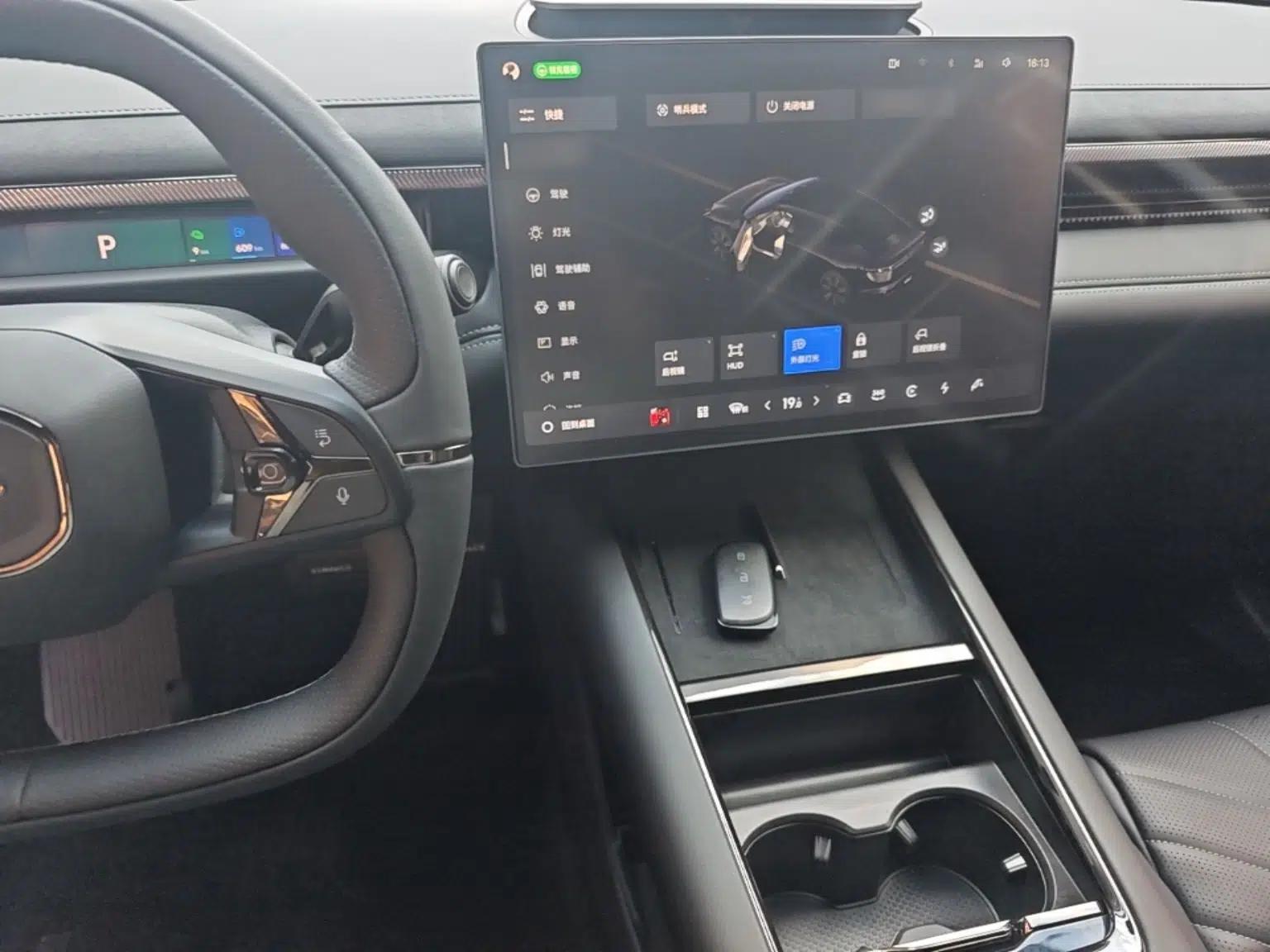 Lynk & Co 10 EM-P 2025 Facelifted Model 240 All-Wheel Drive Ultra — миниатюра 12