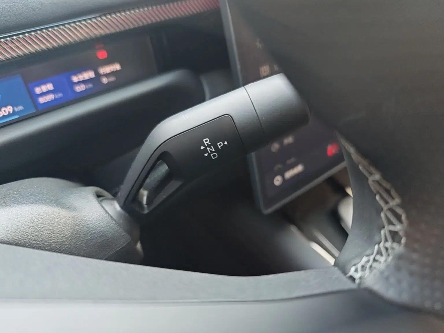 Lynk & Co 10 EM-P 2025 Facelifted Model 240 All-Wheel Drive Ultra — миниатюра 16