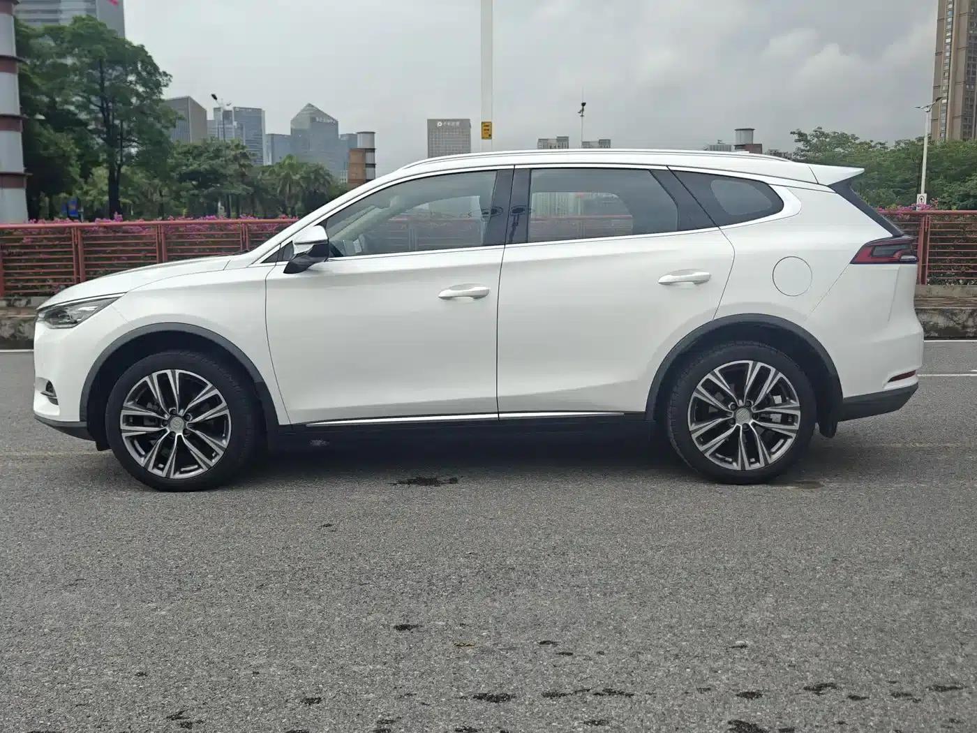 Tang 2018 2.0T Automatic Intelligent Connected Premium 7-seater National V Emission Standard — миниатюра 16