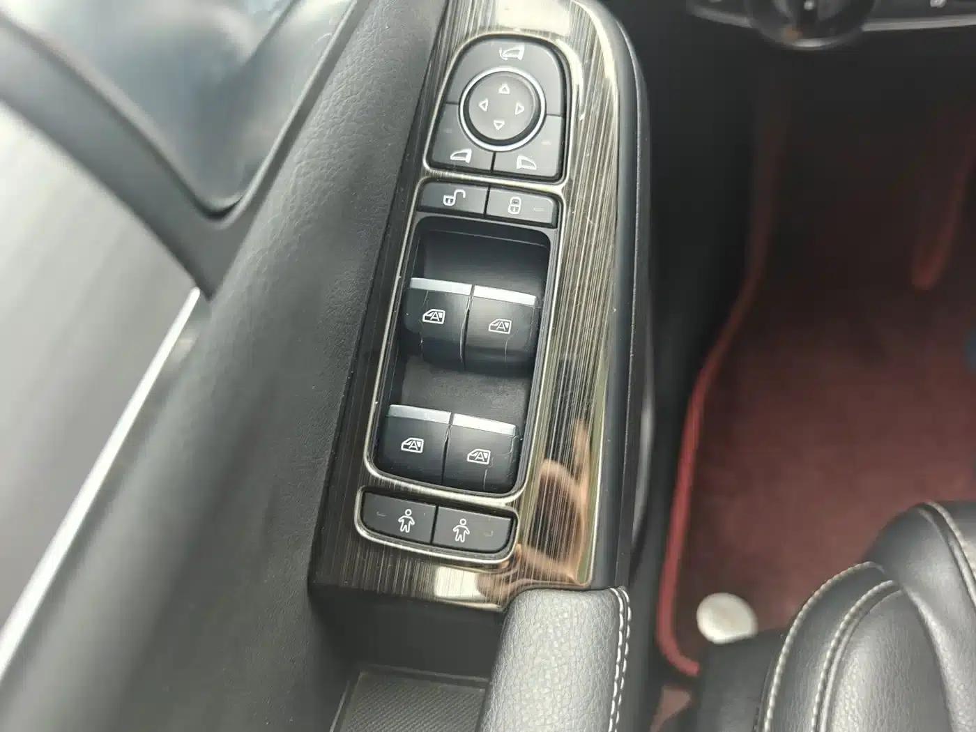 Tang 2018 2.0T Automatic Intelligent Connected Premium 7-seater National V Emission Standard — миниатюра 17