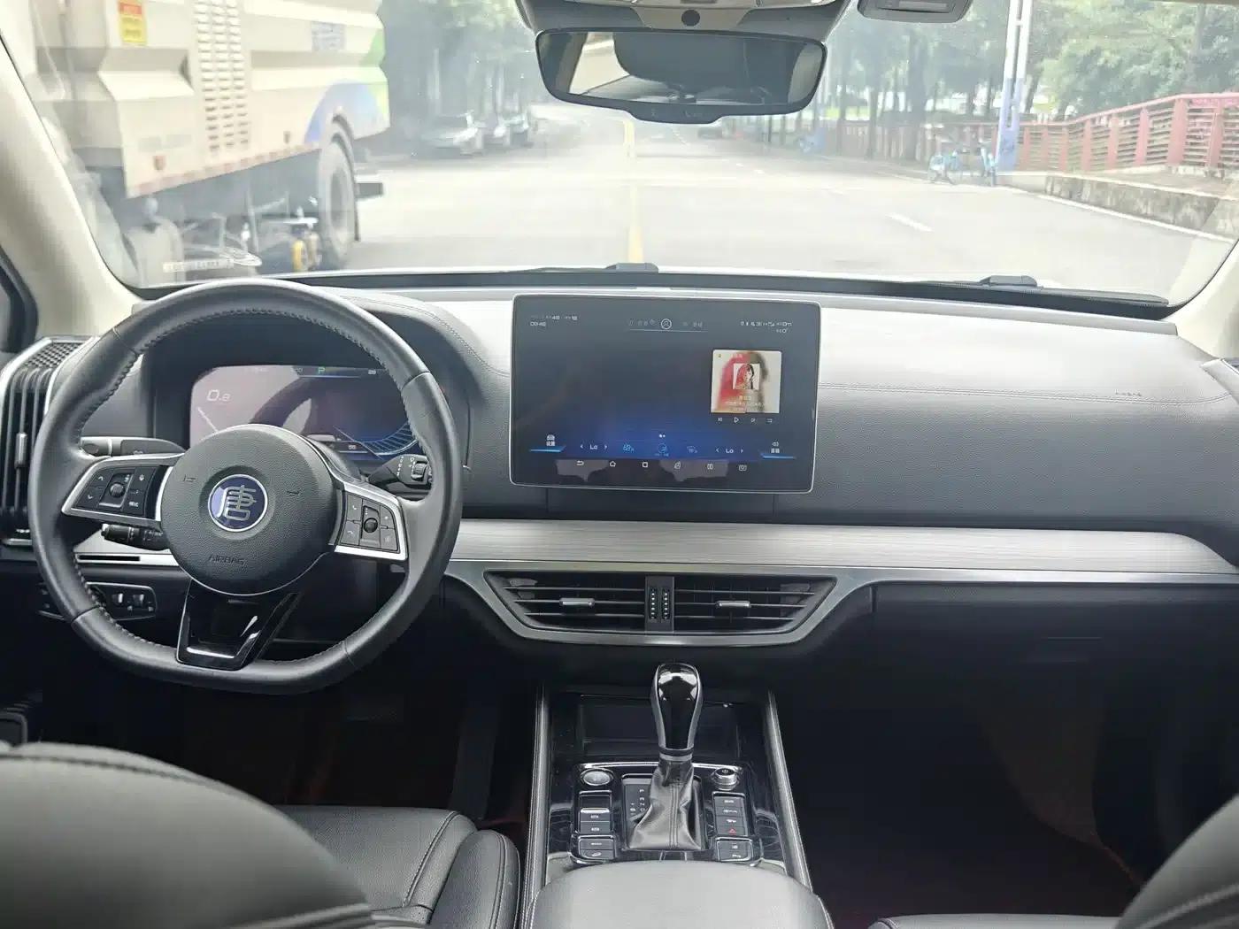 Tang 2018 2.0T Automatic Intelligent Connected Premium 7-seater National V Emission Standard — миниатюра 10