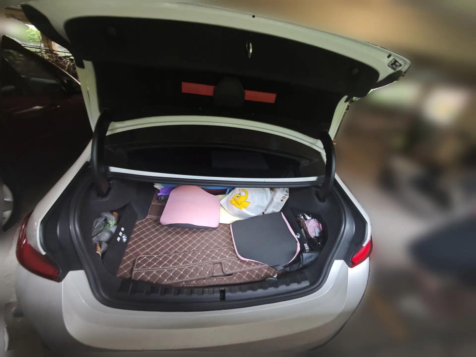 BMW i3 2023 eDrive 40 L Midnight Edition — миниатюра 19